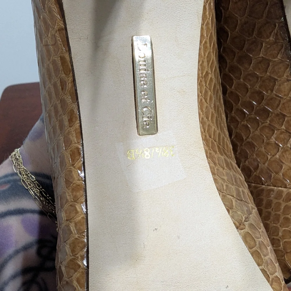 3/$30 Louise Et Cie Suede And Snakeskin Heals - Picture 6 of 7
